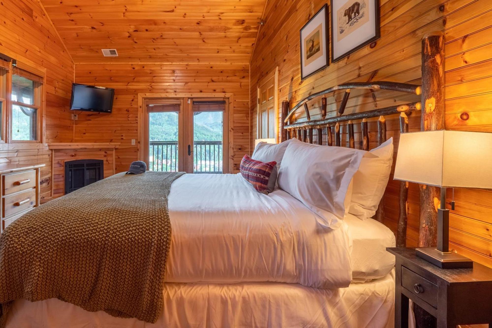 Hickory Ridge By Avantstay Incredible Private Elevated Cabin Sleeps 20 Gatlinburg Exterior photo