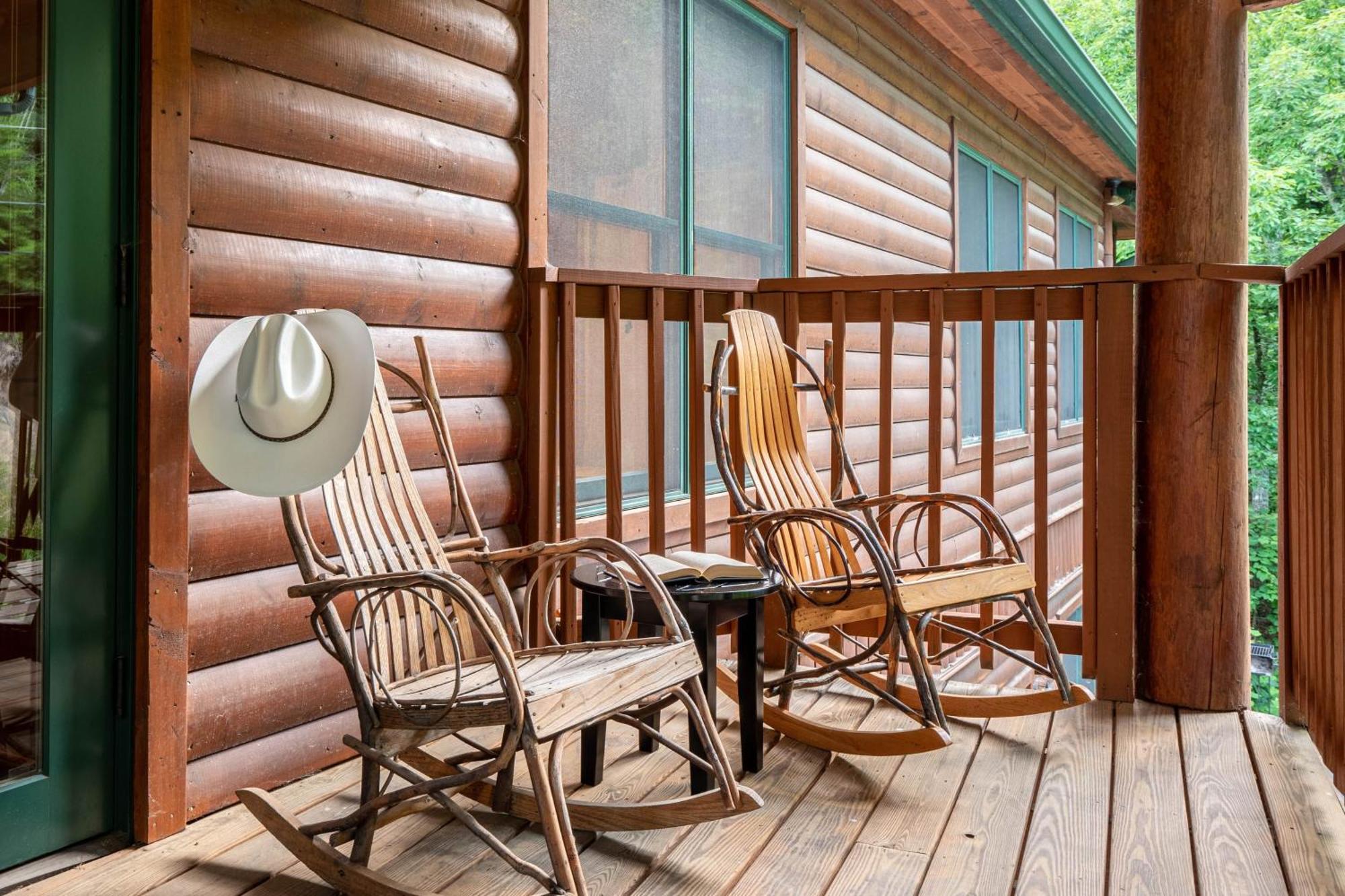 Hickory Ridge By Avantstay Incredible Private Elevated Cabin Sleeps 20 Gatlinburg Exterior photo